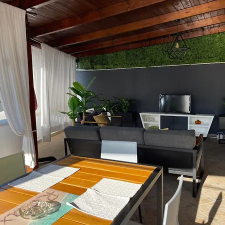 Vacation Vibes - Modern In Near Sea *