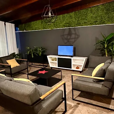Vacation Vibes - Modern In Near Sea Apartament