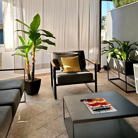 Vacation Vibes - Modern In Near Sea *